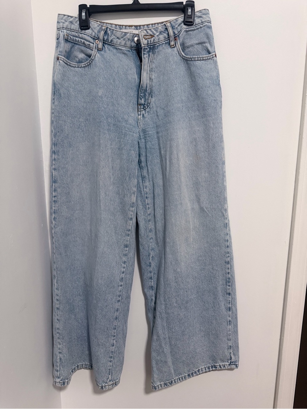 Forever 21 Light Wash Wide Leg Jeans - Light Blue